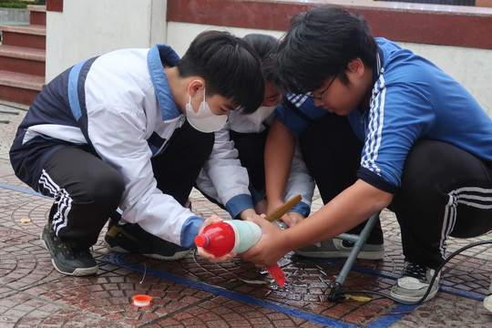 Thú vị bài học STEM qua cuộc thi Bắn tên lửa nước của học sinh Hải Phòng