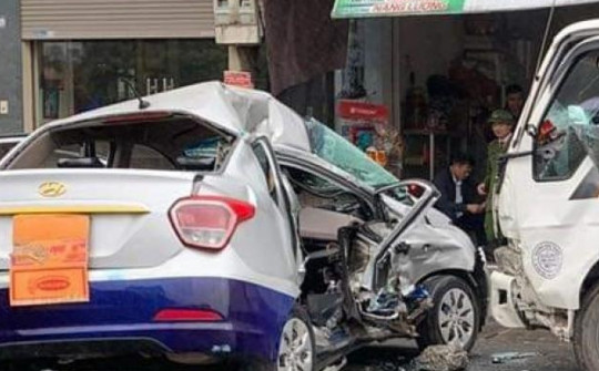 Tai nạn liên hoàn giữa 3 ô tô, 2 người tử vong