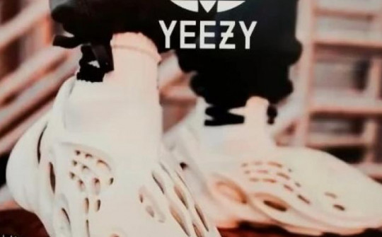 Từ bạn thành thù: adidas thà đốt đồ Yeezy của Kanye West còn hơn bán