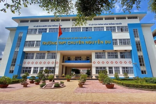 Xác minh clip nhạy cảm của 2 học sinh trường THPT chuyên Nguyễn Du