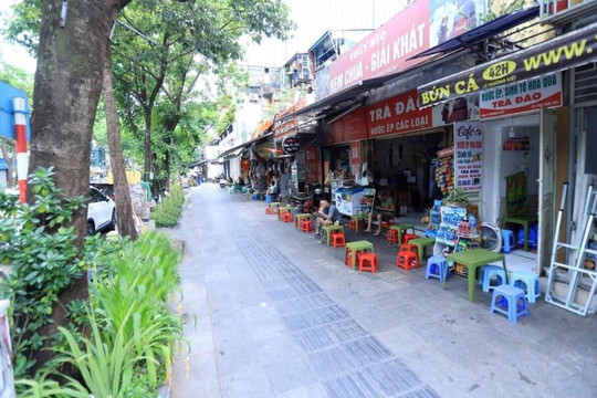 Cảnh kinh doanh hiếm có giữa 'chiến dịch' dẹp loạn vỉa hè ở Hà Nội