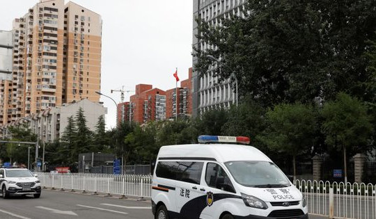 Trung Quốc "đột kích" công ty Mỹ, bắt 5 người
