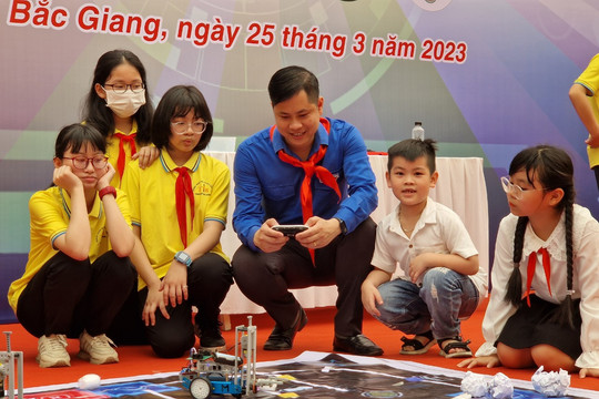 Học sinh Bắc Giang sôi nổi trong Ngày hội tiếng Anh và STEM