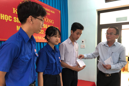 Quảng Ngãi khen thưởng học sinh đoạt giải Quốc gia