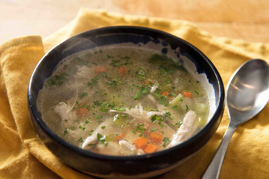 Cách nấu súp gà ngô nấm thanh mát, tốt cho sức khỏe