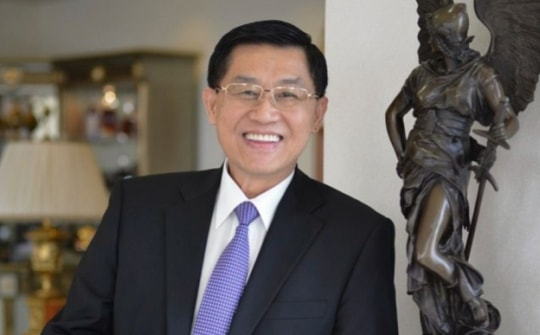 Bất ngờ với mức lương của "vua hàng hiệu" Johnathan Hạnh Nguyễn