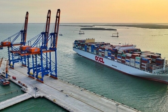 'Siêu tàu' container cập cảng Cái Mép - Thị Vải