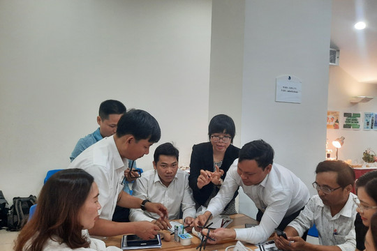 Giáo viên Đà Nẵng trải nghiệm giáo dục STEM
