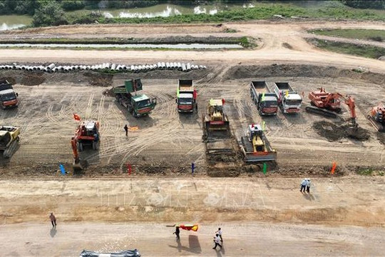 Bình Định khởi công xây dựng dự án tuyến đường ven biển