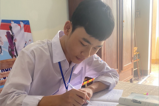 Nam sinh dân tộc thiểu số đầu tiên ở Hà Tĩnh đoạt HSG tỉnh