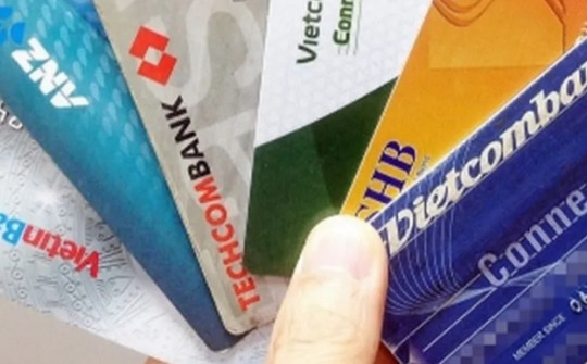 Mỗi thẻ ATM đang phải gánh bao nhiêu loại phí?