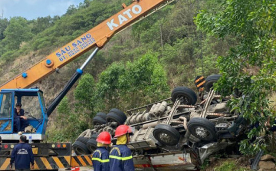 'Lý lịch' chiếc xe tải bị lật khiến 4 người tử vong ở Phú Yên
