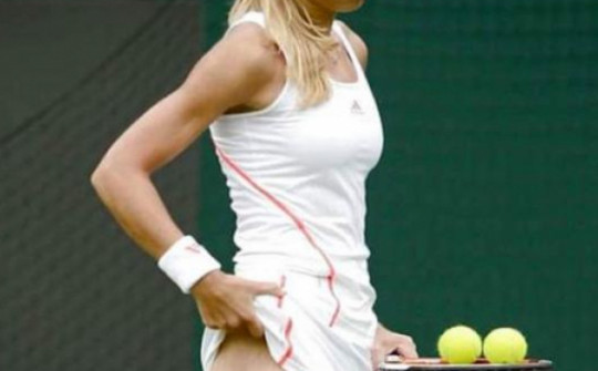 Quần đùi trắng: "Nỗi ám ảnh" với vận động viên tennis, bóng đá nữ....