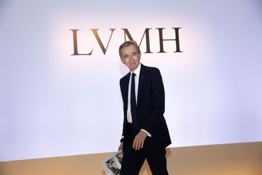 Tài sản của ông chủ LVMH vượt mốc 200 tỷ USD