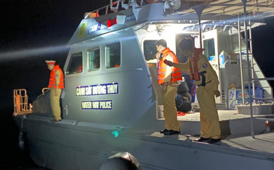 Vụ rơi trực thăng trên biển: Tìm thấy thi thể phi công