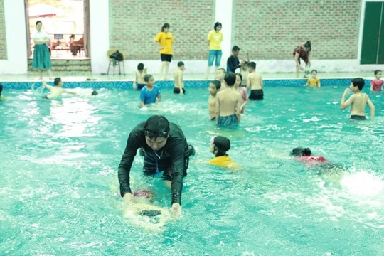 Học sinh Vĩnh Phúc cam kết chỉ bơi lội khi có người lớn đi cùng