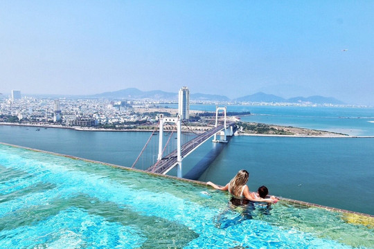 Những khách sạn có bể bơi vô cực tại Đà Nẵng