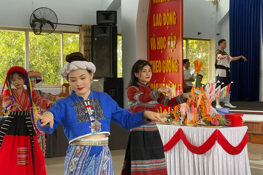 Lưu học sinh Lào, Campuchia vui Tết cổ truyền tại Việt Nam