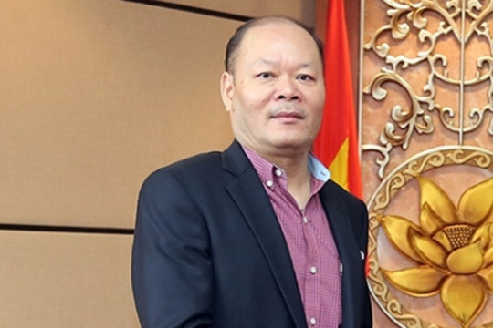 Cựu Đại sứ Việt Nam tại Angola Vũ Ngọc Minh bị cáo buộc nhận 864 triệu đồng hối lộ