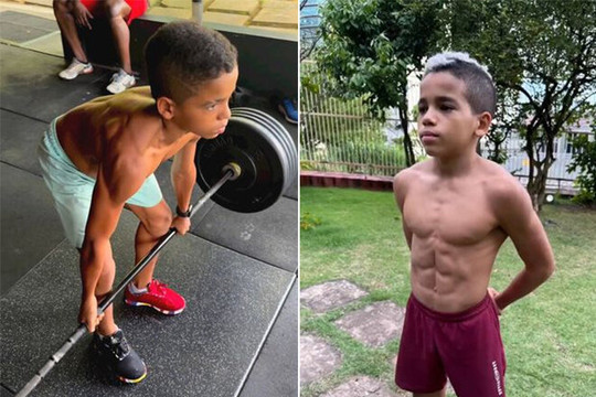 Cậu bé 12 tuổi cơ bụng 6 múi nhờ tập gym