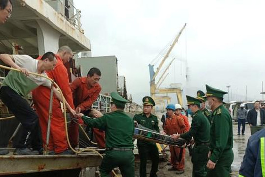 3 thuyền viên Trung Quốc hôn mê trên tàu Panama khi neo đậu ở cảng Nghi Sơn