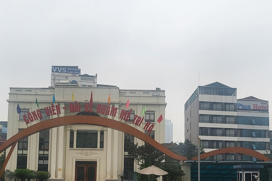 Bãi xe ngầm Mễ Trì Hạ vẫn hoạt động dù có lệnh đóng cửa