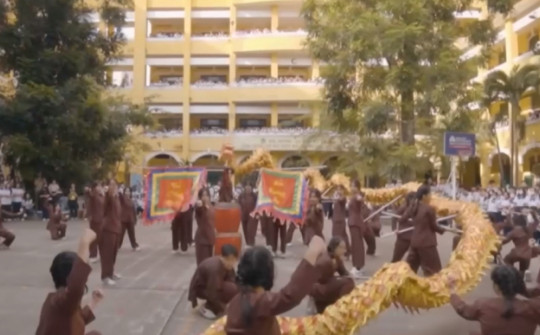 Tiết mục flashmob "Việt Sử Kiêu Hùng" của học sinh TP.HCM khiến triệu người trầm trồ