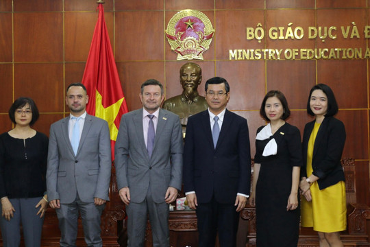 Tăng cường đào tạo tiếng Pháp qua hợp tác giữa Việt Nam và OIF