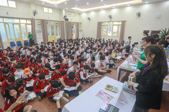 Gần 1.500 học sinh tiểu học háo hức trong ngày hội sách