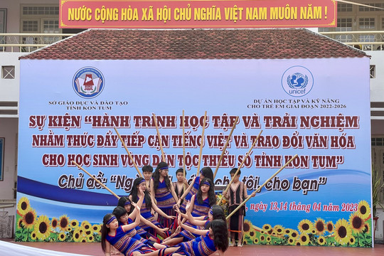 Học sinh vùng dân tộc thiểu số tiếp cận tiếng Việt qua trại đọc