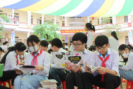 Học sinh Thanh Hóa hào hứng với Ngày Sách và Văn hóa đọc Việt Nam