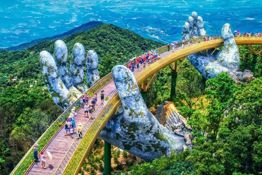 Vé máy bay đắt đỏ, khách tính cách 'bóp hầu bao' cho kỳ nghỉ hấp dẫn nhất năm