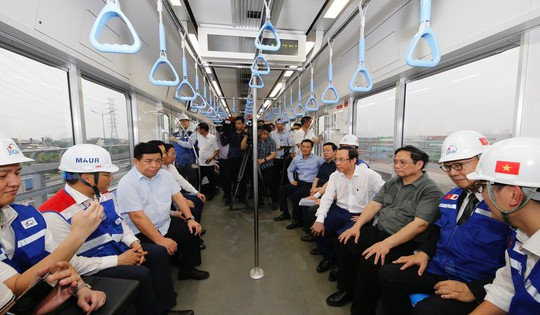 Thủ tướng Phạm Minh Chính đi thử tàu metro 1 ở TP HCM