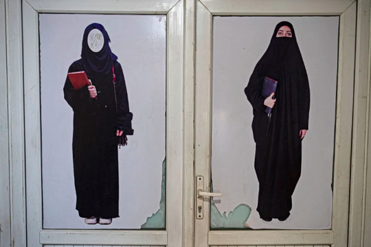 Học sinh và giáo viên nữ ở Taliban bị cấm đến trường