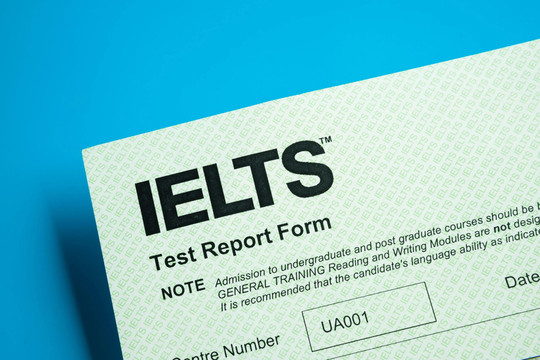 IELTS 4.0 bằng điểm 10 tiếng Anh tốt nghiệp THPT gây bất công