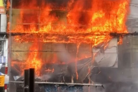 Hiện trường vụ cháy nhà dữ dội ở Kiên Giang