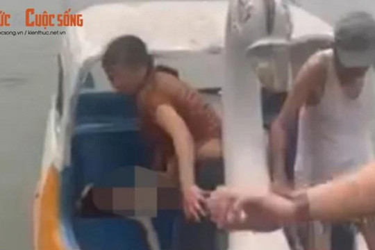 Lật thuyền thiên nga hồ Bạch Đằng, bé 7 tuổi tử vong: Ai chịu trách nhiệm?