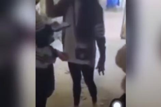 Xôn xao clip nữ sinh bị đấm, đạp tới tấp ngay trong trường
