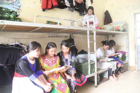 Giữ chân trò nghèo ở vùng cao Lai Châu
