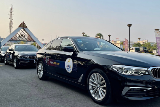 Campuchia dùng xe BMW đưa đón các đoàn ở SEA Games 32