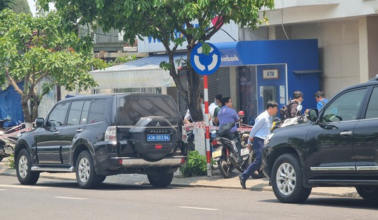 Clip cướp ngân hàng ở Đà Nẵng, công an đang khám nghiệm hiện trường
