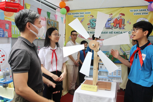 Học sinh Hà Nội trải nghiệm sản phẩm STEM sáng tạo