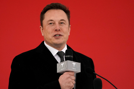 Cổ đông Tesla lại phàn nàn Elon Musk vì xao nhãng việc điều hành