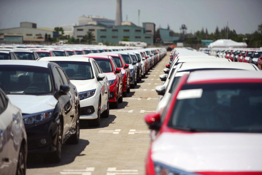 Bộ Công Thương ủng hộ giảm 50% lệ phí trước bạ ô tô trong nước