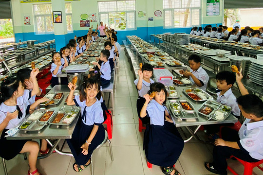 TPHCM khảo sát mức hài lòng của học sinh với bữa ăn bán trú
