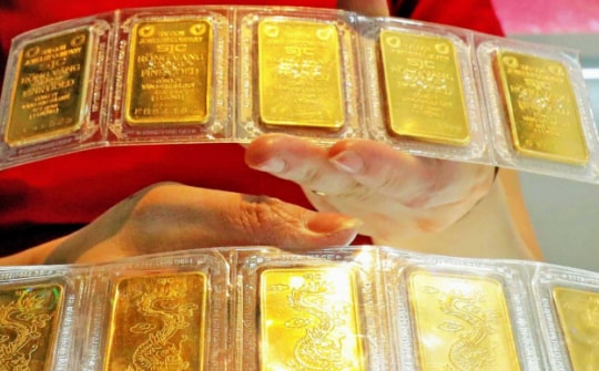 Giá vàng hôm nay 27/4: "Cá mập" vẫn gom hàng, vàng sắp tăng phi mã?