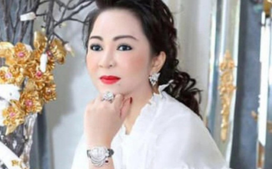 Bị yêu cầu bồi thường khủng, bà Nguyễn Phương Hằng phản ứng gì?