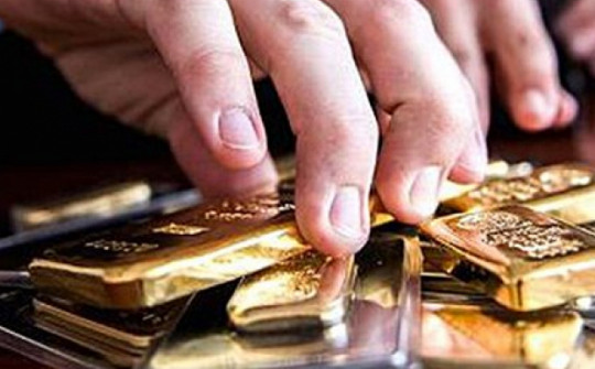 Dự báo giá vàng ngày 27/4: Lên xuống như tàu lượn, các ngân hàng đua nhau mua vàng