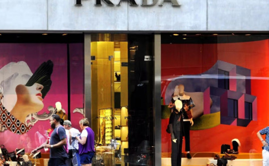 Tập đoàn Prada đầu tư 60 triệu Euro để thành bá chủ làng xa xỉ?