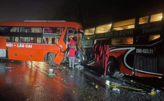 Tai nạn xe khách trên cao tốc Nội Bài - Lào Cai, 1 người tử vong